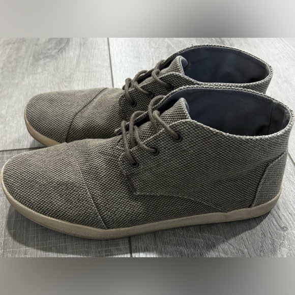 Great Condition - Toms mid height casual shoes - size 13 - Tan knit material - Picture 4 of 5